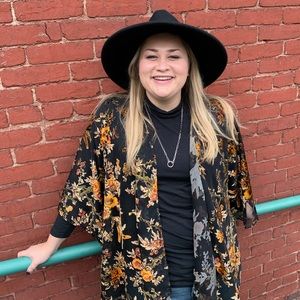 Meet your Posher, Elizabeth